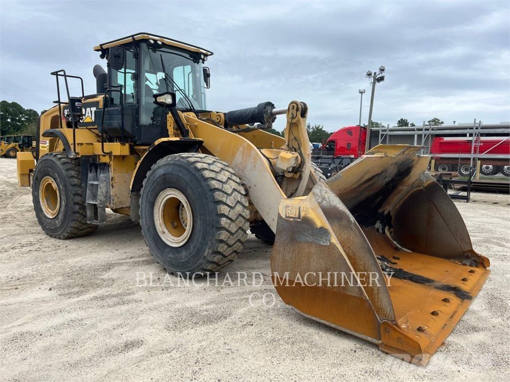 CAT 972M لوادر بعجل