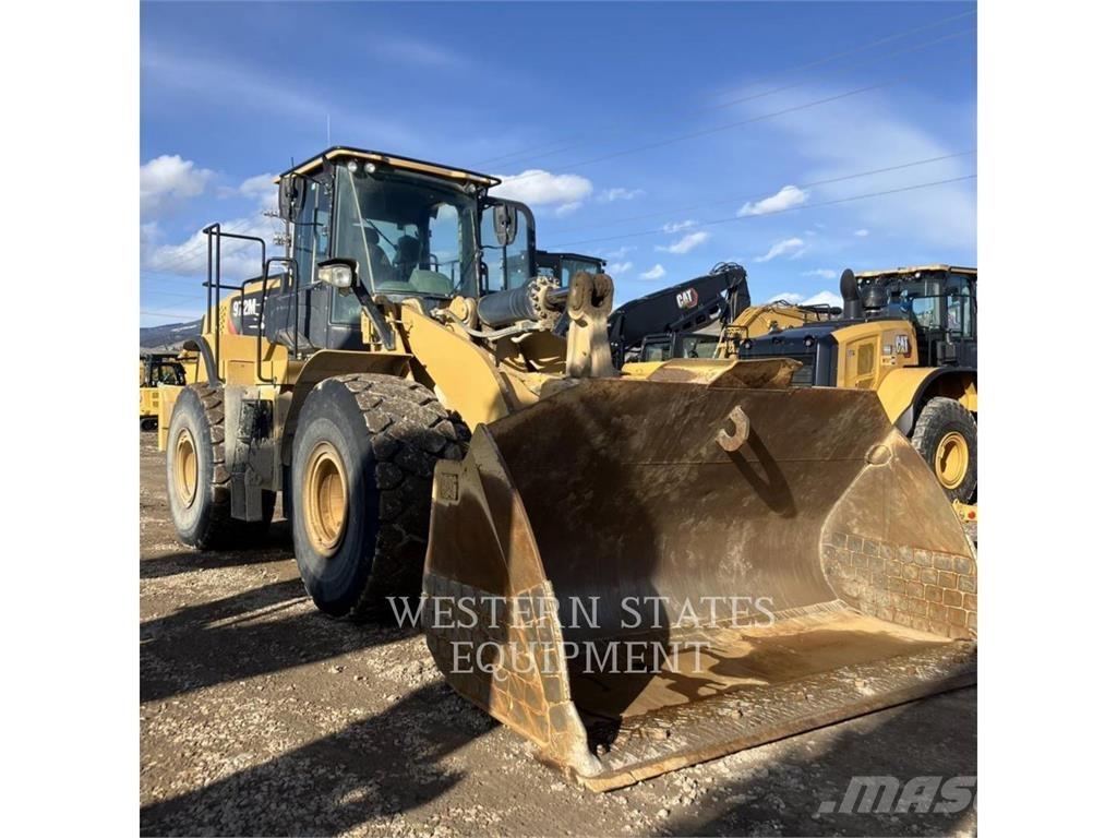 CAT 972M لوادر بعجل