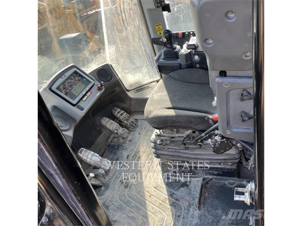 CAT 972M لوادر بعجل