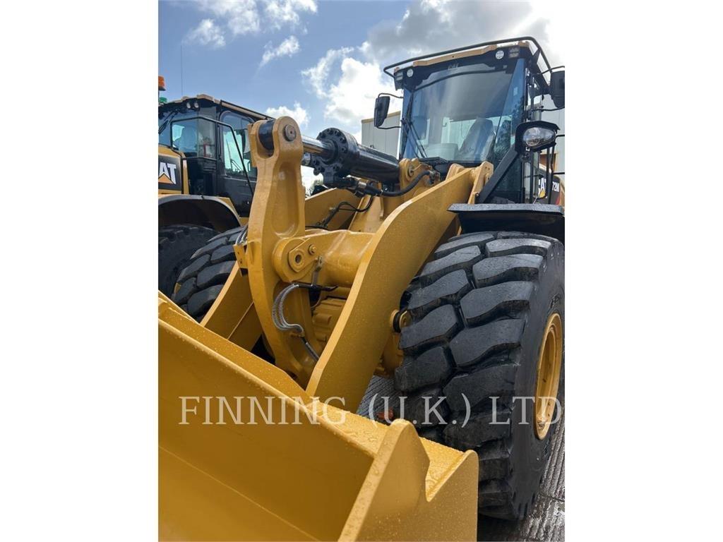 CAT 972M لوادر بعجل