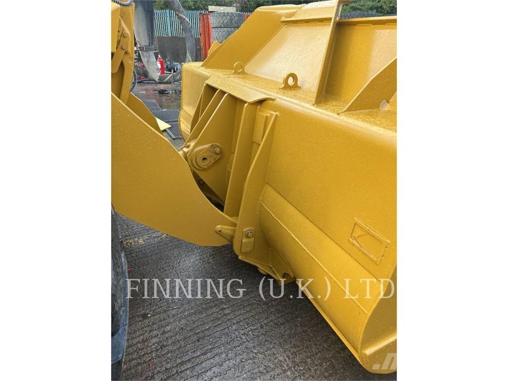 CAT 972M لوادر بعجل