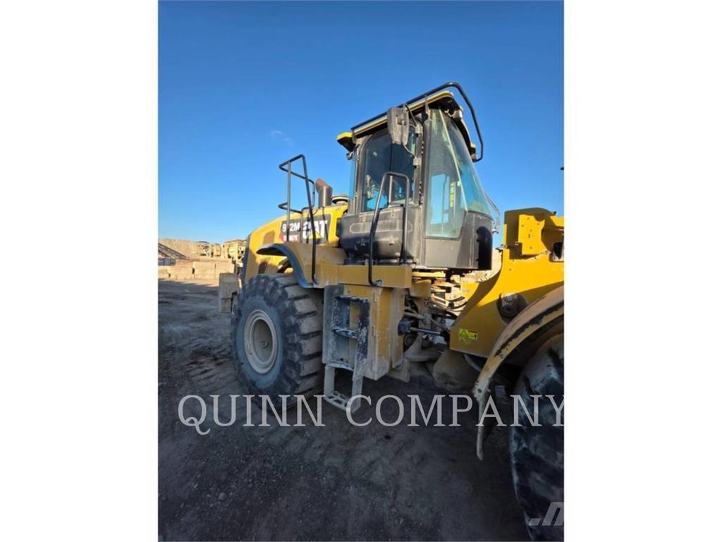 CAT 972M لوادر بعجل