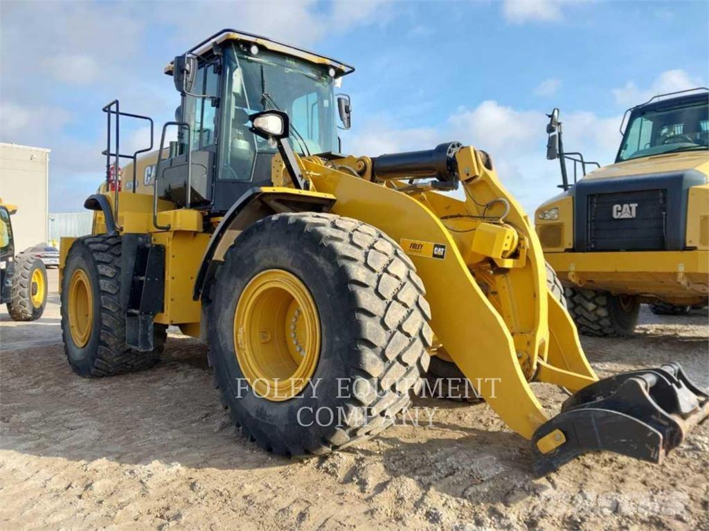 CAT 972M لوادر بعجل