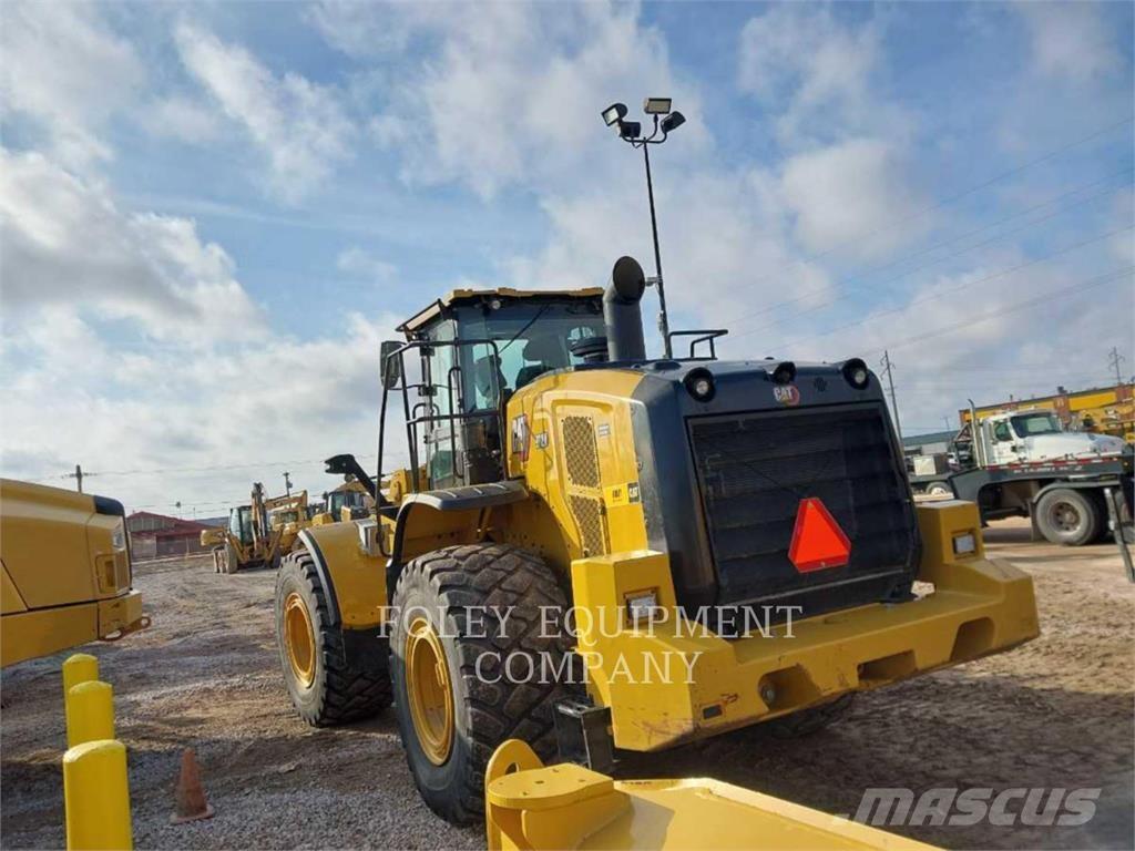 CAT 972M لوادر بعجل