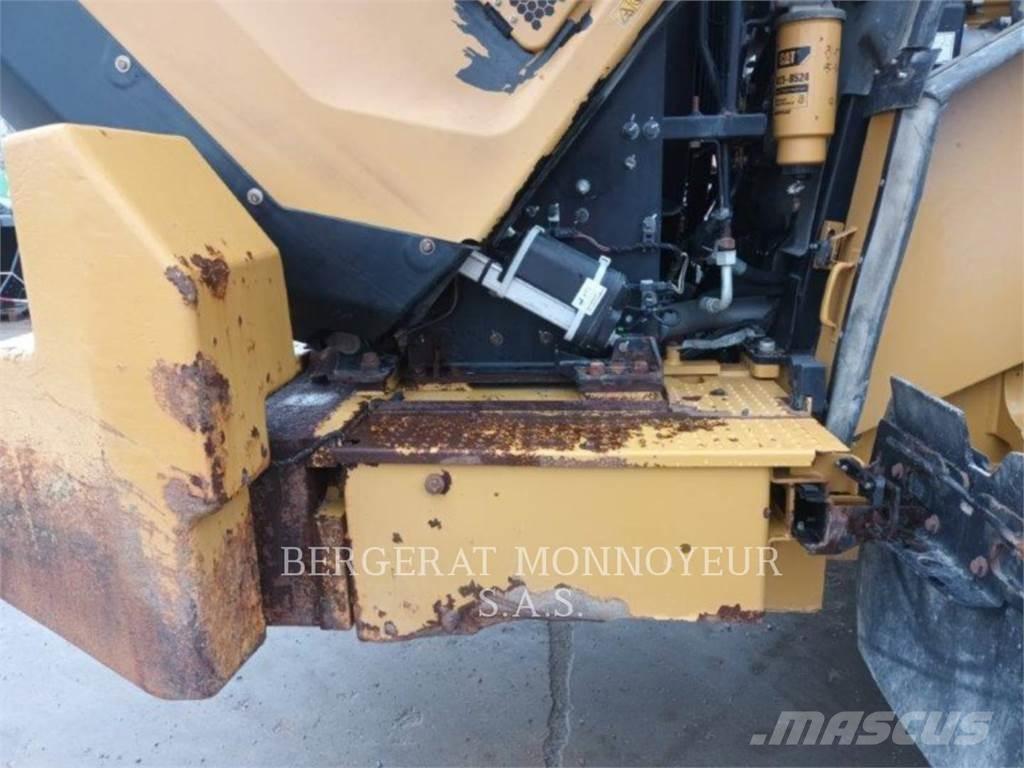 CAT 972M XE لوادر بعجل
