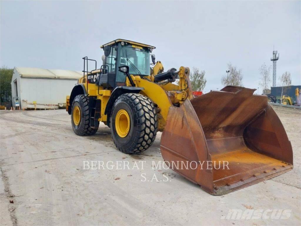 CAT 972M XE لوادر بعجل