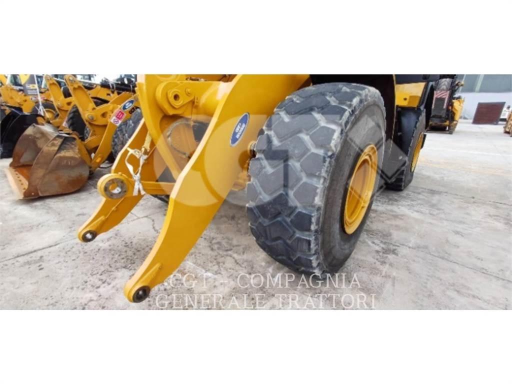 CAT 972M XE لوادر بعجل