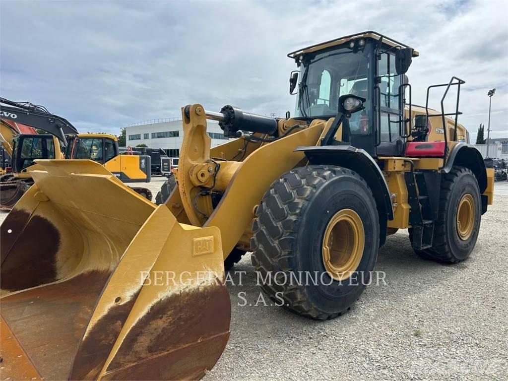 CAT 972M XE لوادر بعجل