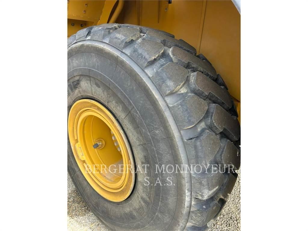 CAT 972M XE لوادر بعجل