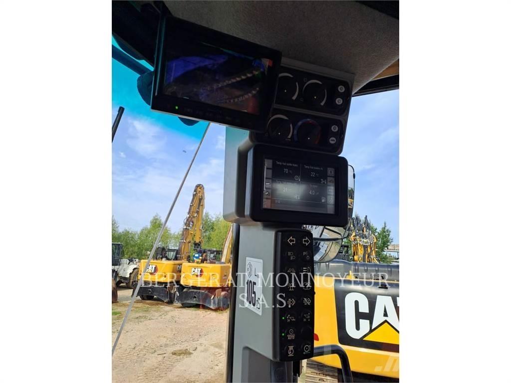 CAT 972M XE لوادر بعجل