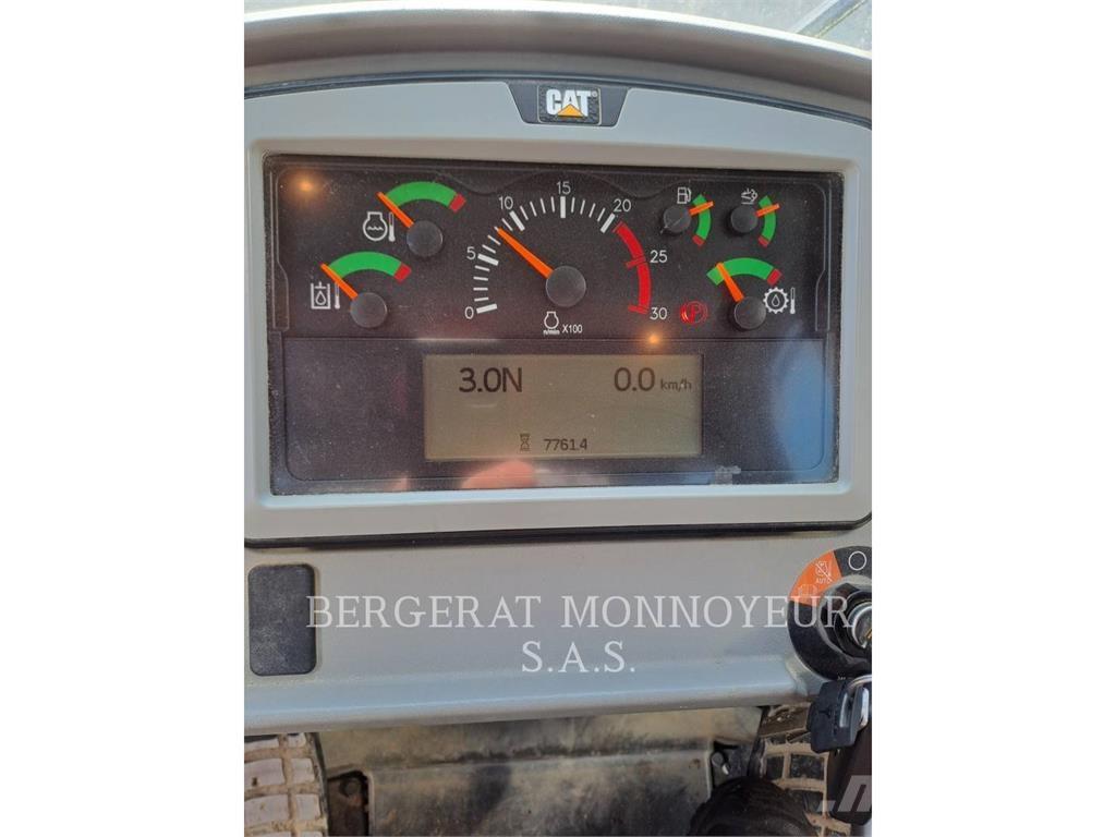 CAT 972M XE لوادر بعجل