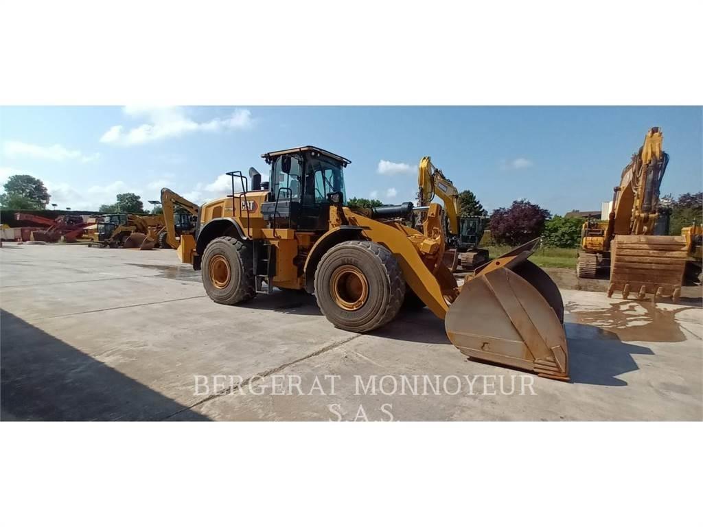 CAT 972M XE لوادر بعجل