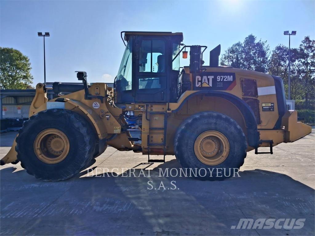 CAT 972M XE لوادر بعجل