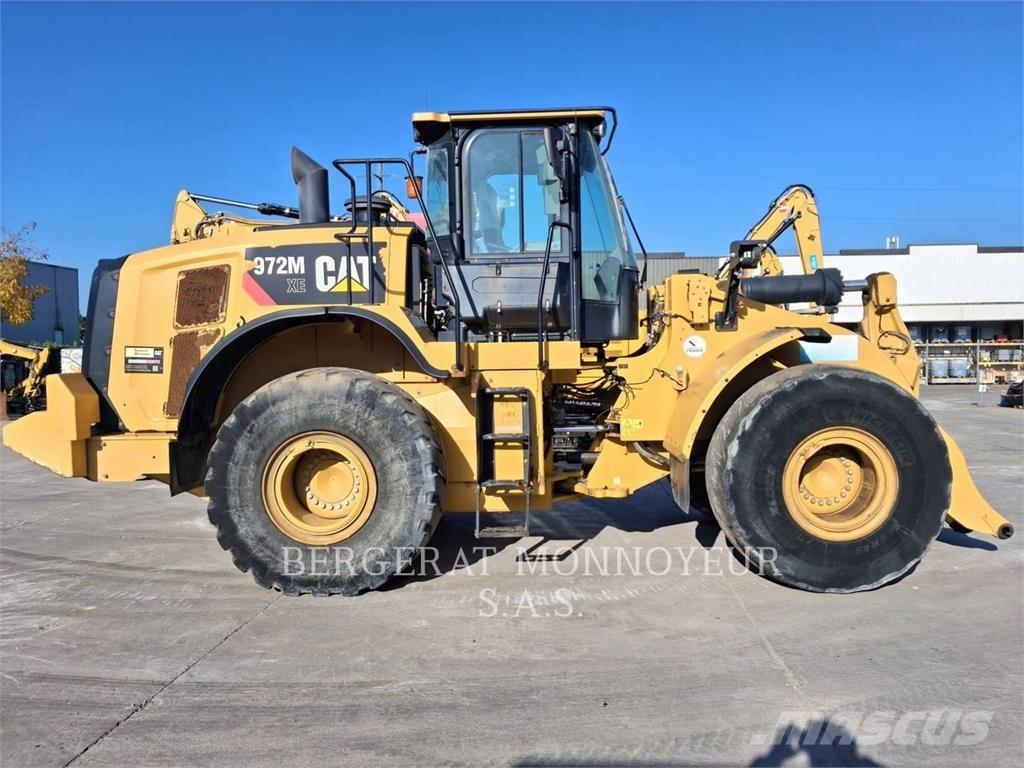 CAT 972M XE لوادر بعجل