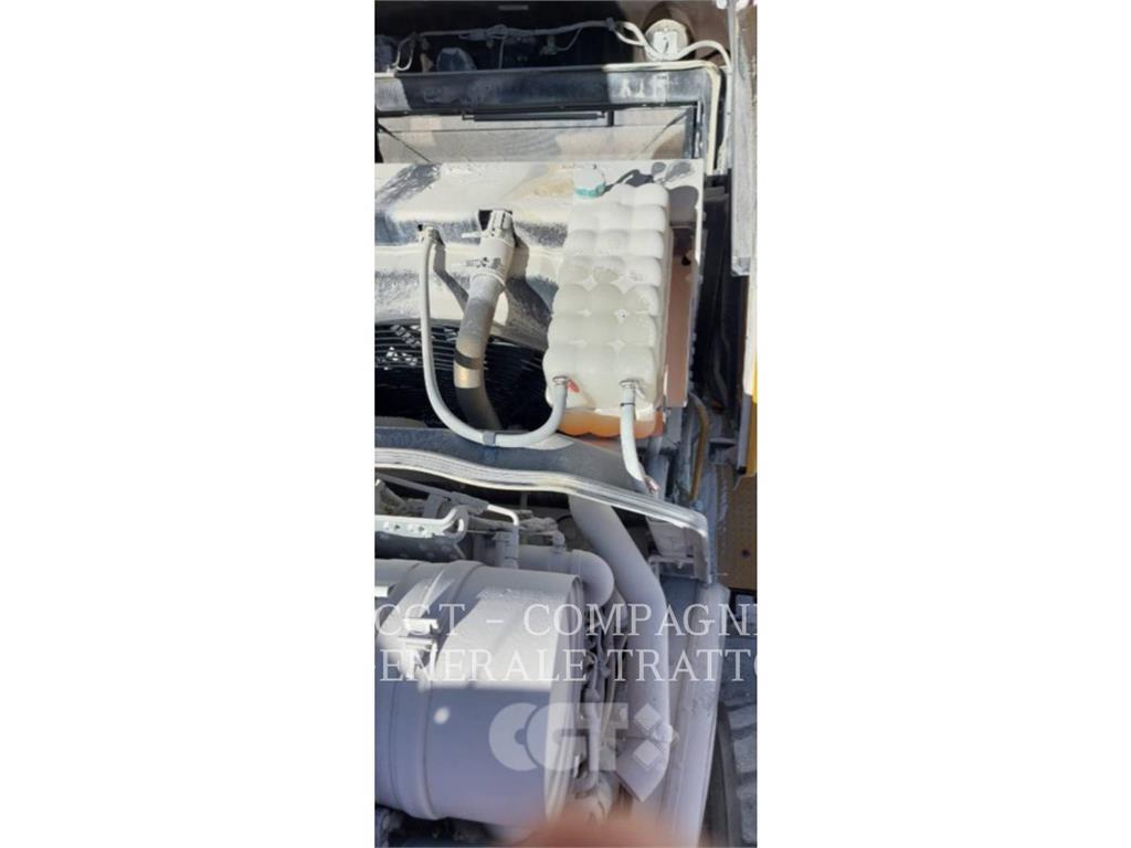 CAT 972M XE لوادر بعجل