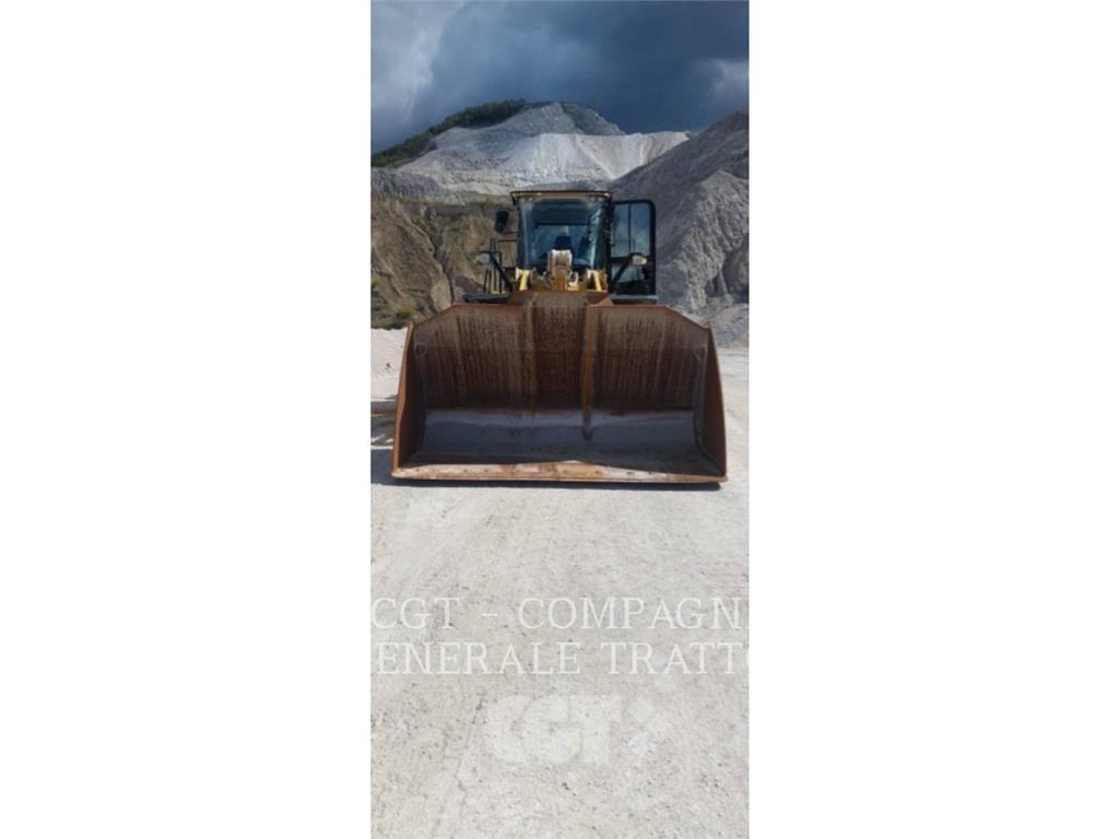 CAT 972M XE لوادر بعجل