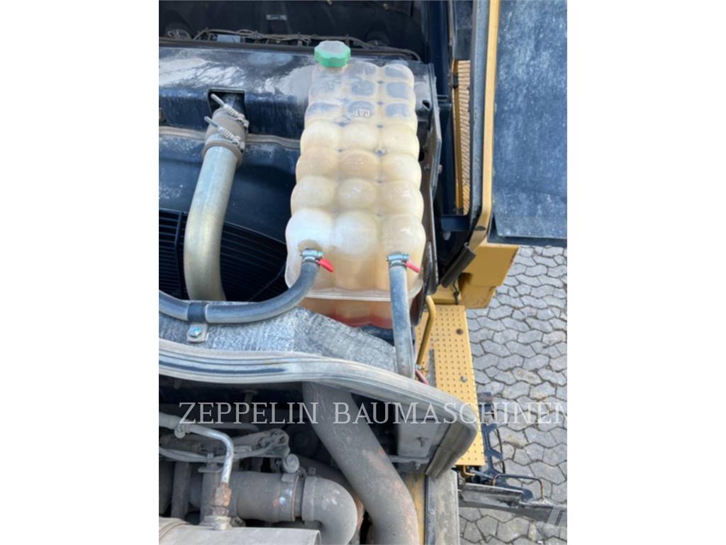 CAT 972MXE لوادر بعجل