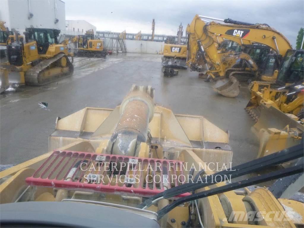 CAT 972MXE لوادر بعجل