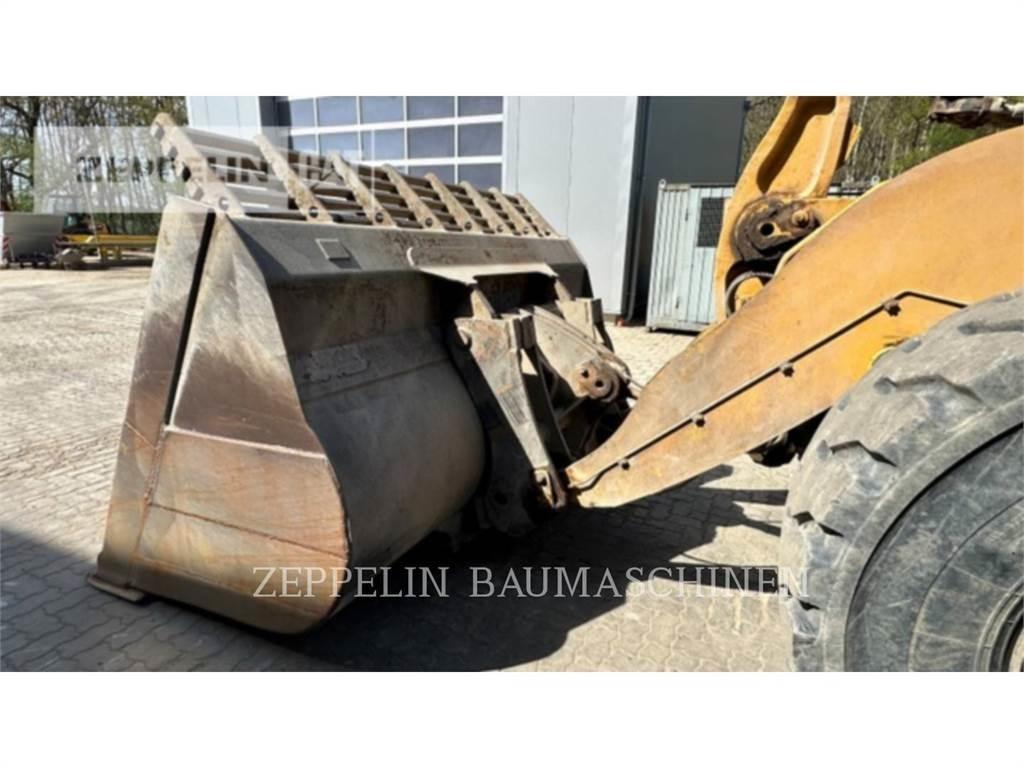 CAT 972MXE لوادر بعجل