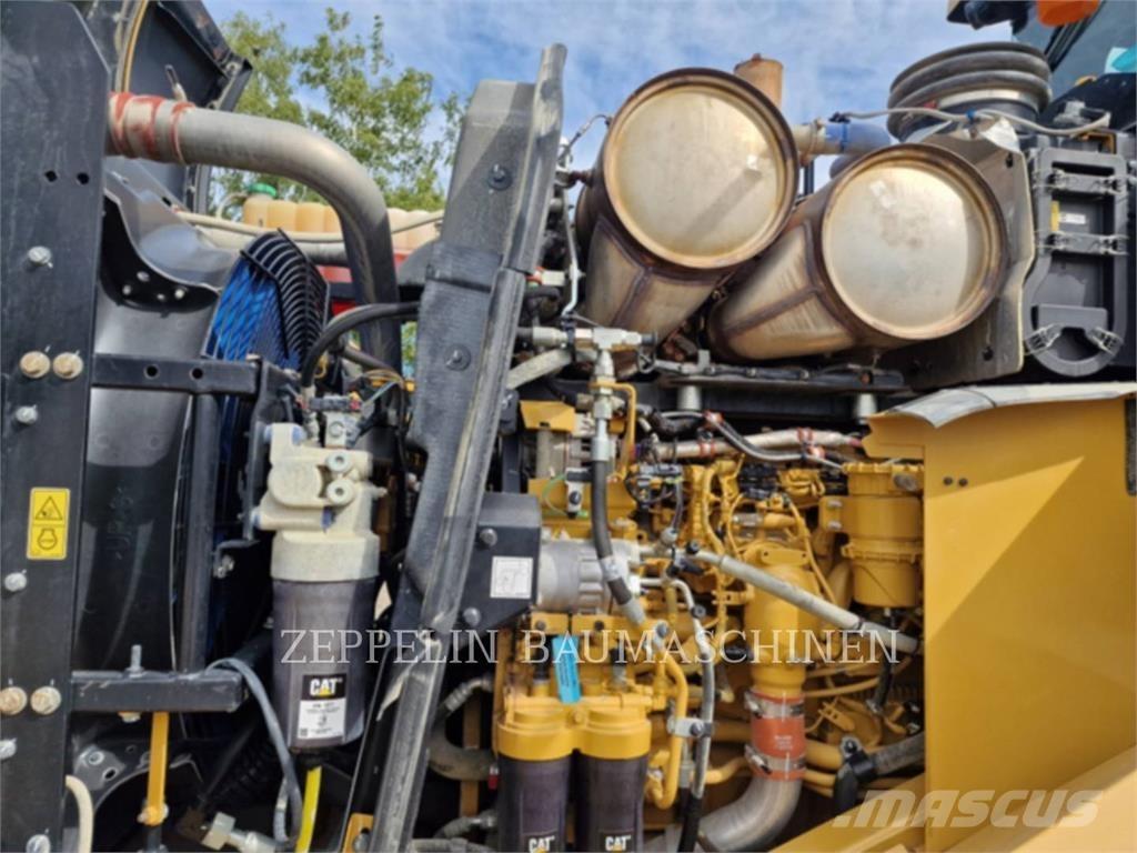 CAT 972MXE لوادر بعجل