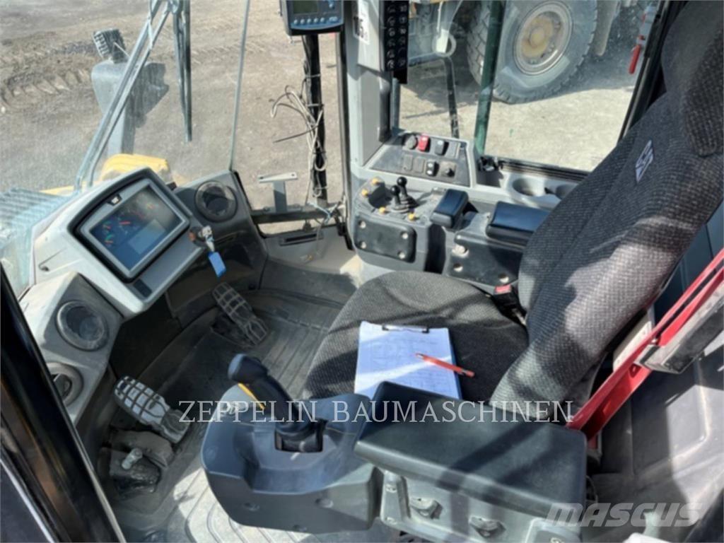 CAT 972MXE لوادر بعجل