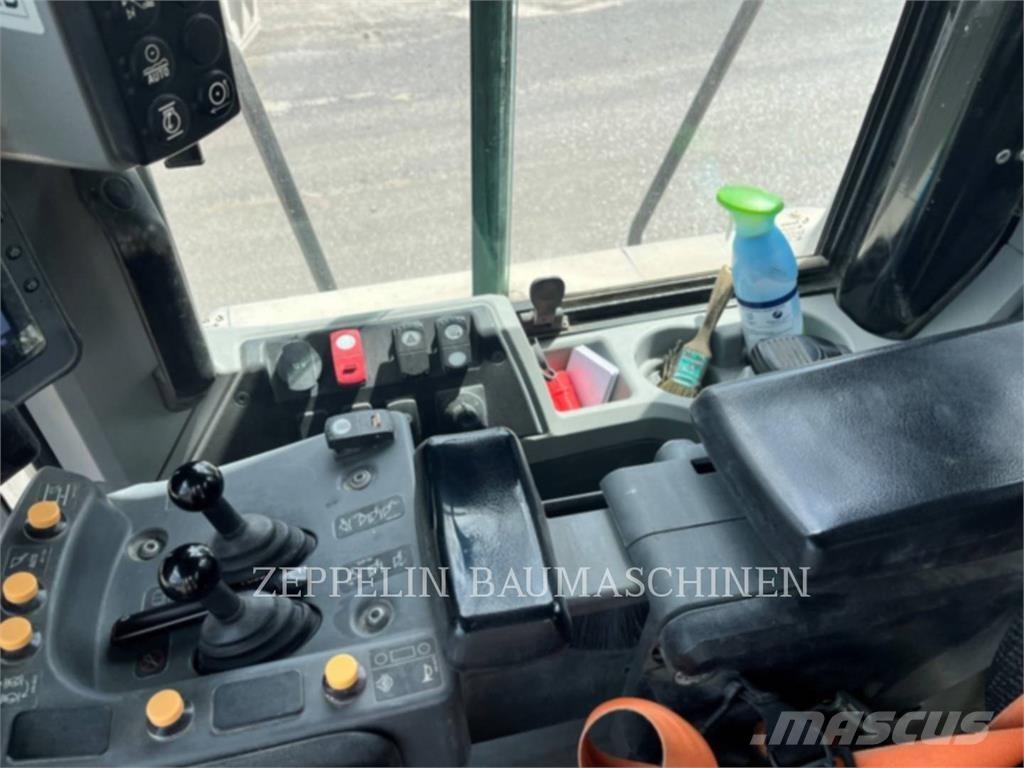 CAT 972MXE لوادر بعجل