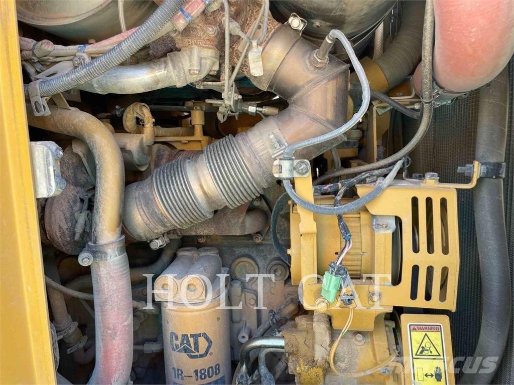 CAT 973K لوادر زحافة