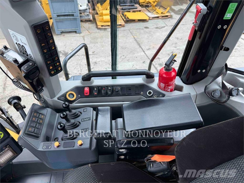 CAT 980 لوادر بعجل