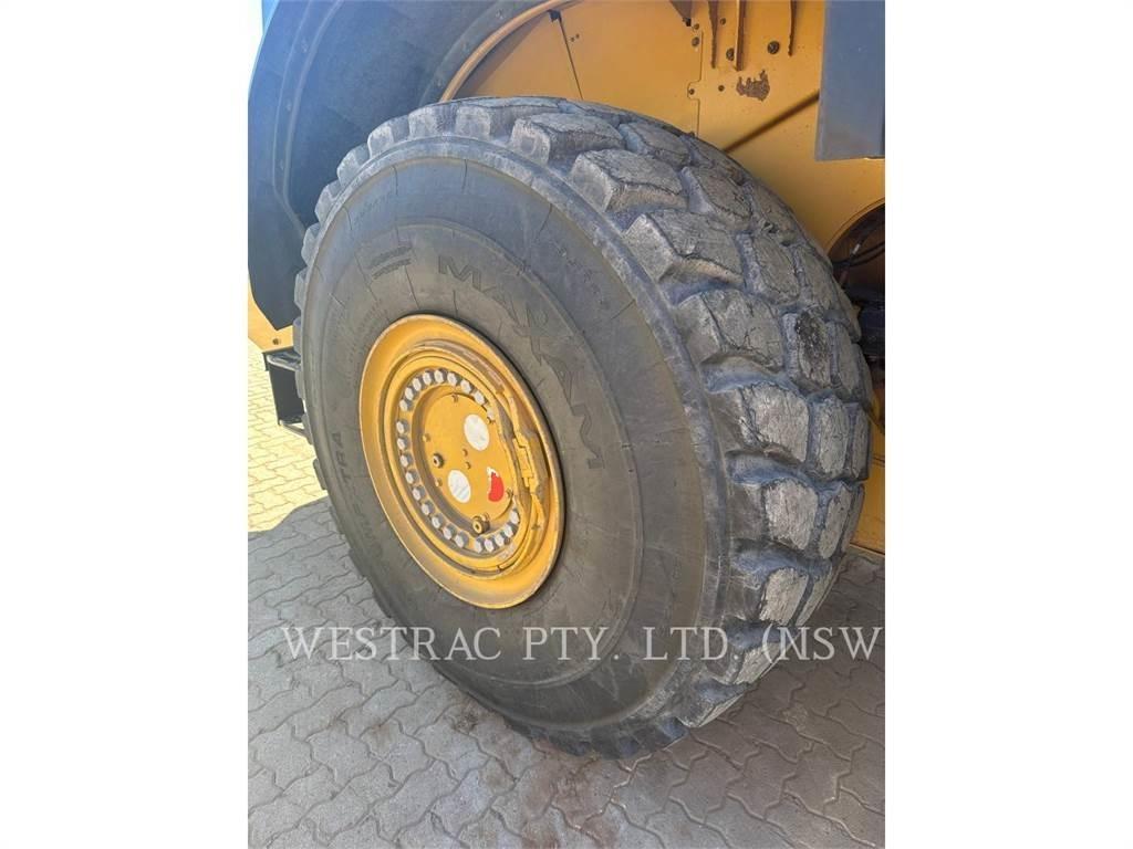 CAT 980-14 لوادر بعجل