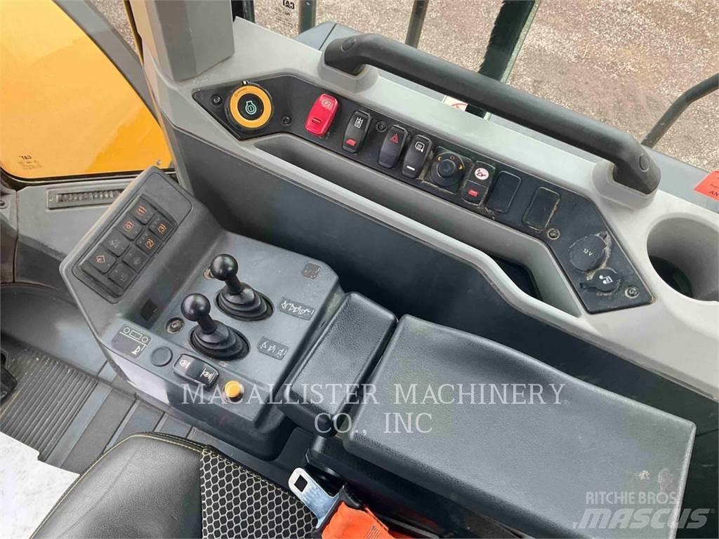 CAT 980 XE لوادر بعجل