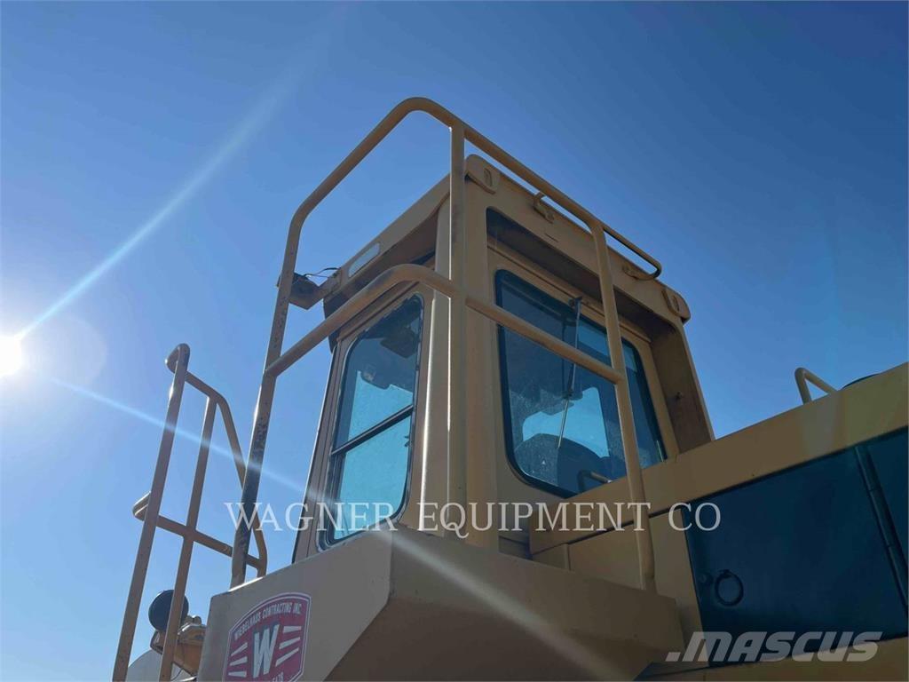 CAT 980C لوادر بعجل