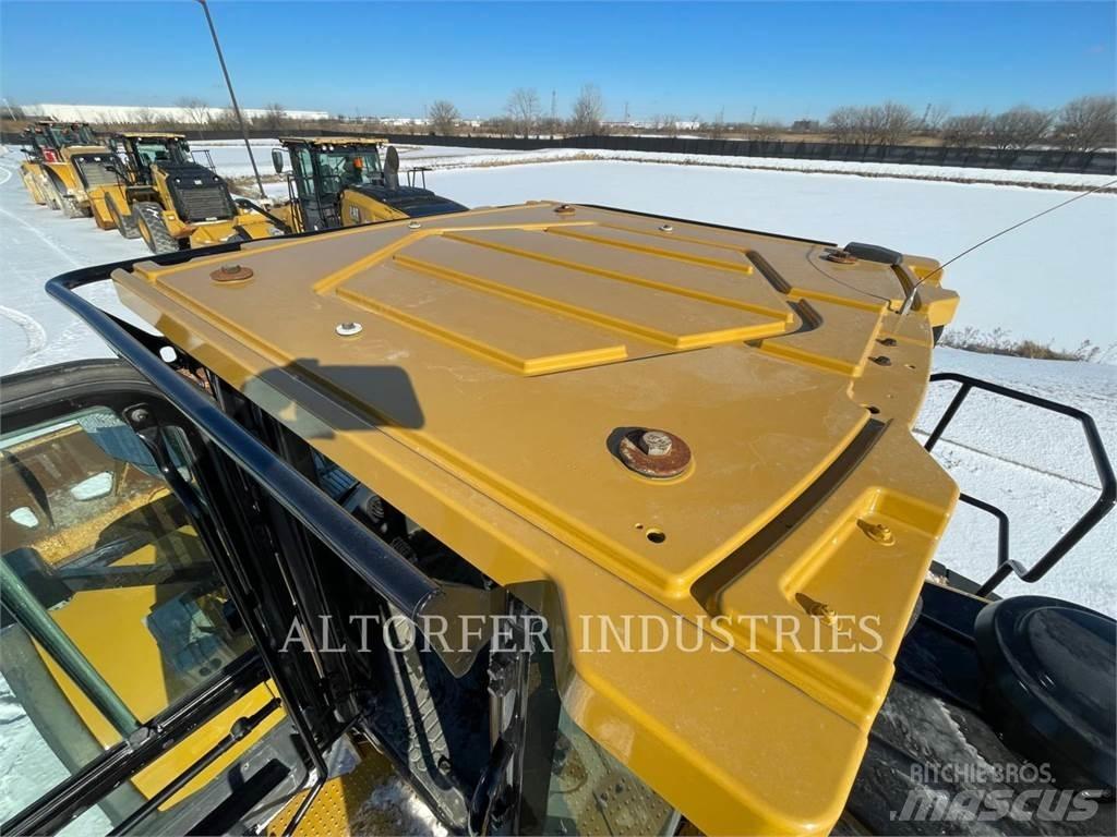 CAT 980M لوادر بعجل