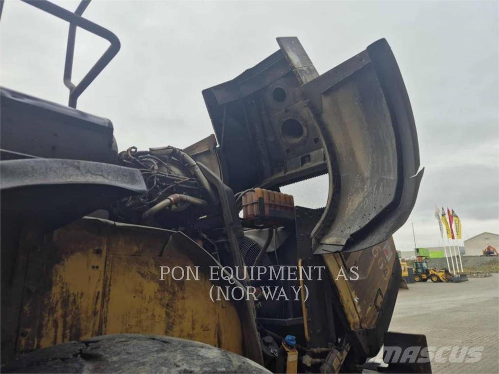 CAT 980M لوادر بعجل