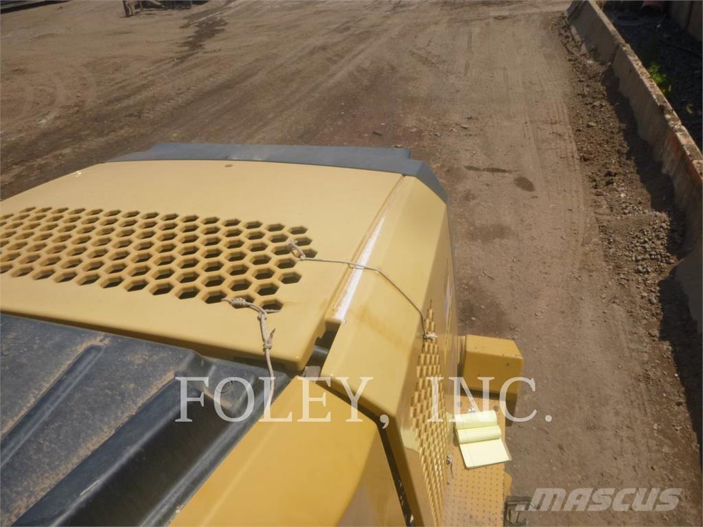 CAT 980M لوادر بعجل
