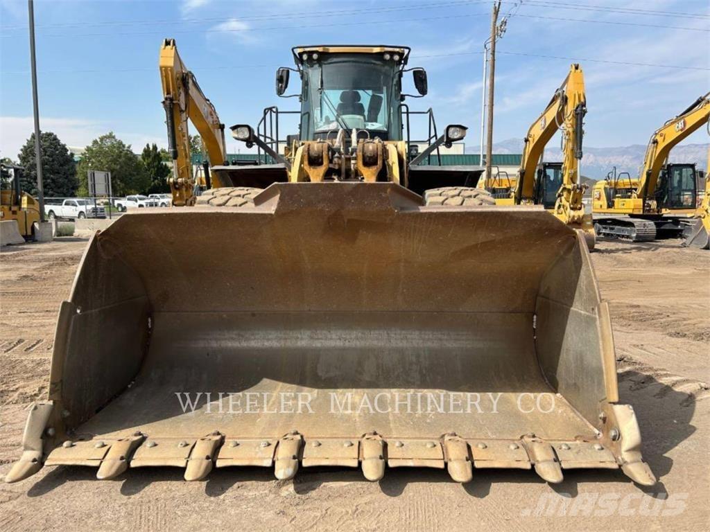 CAT 980M لوادر بعجل