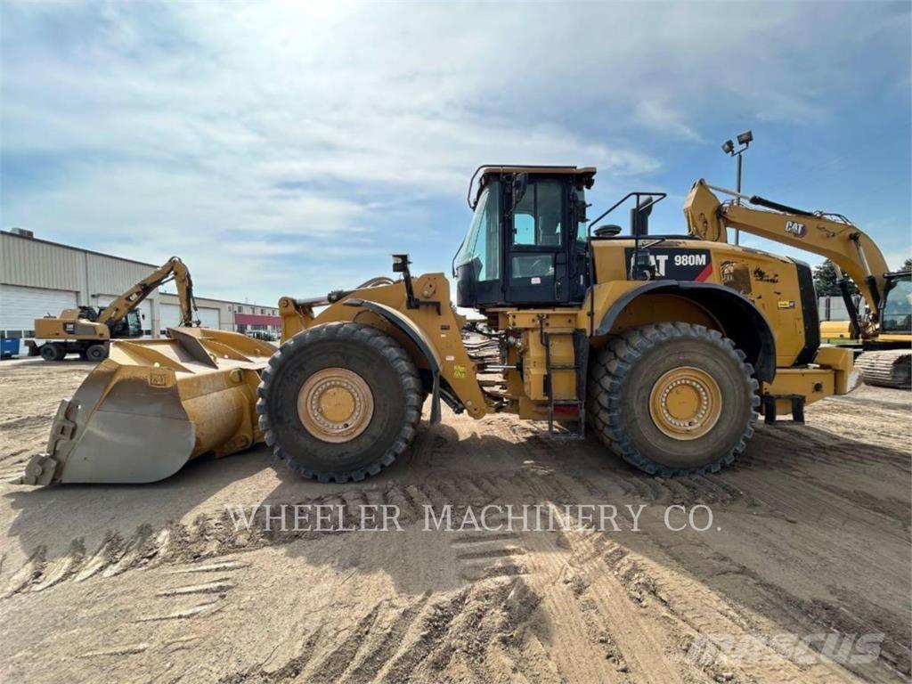 CAT 980M لوادر بعجل