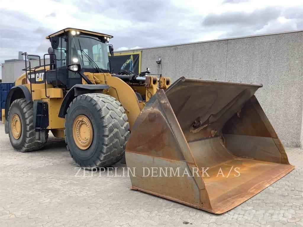CAT 980M لوادر بعجل
