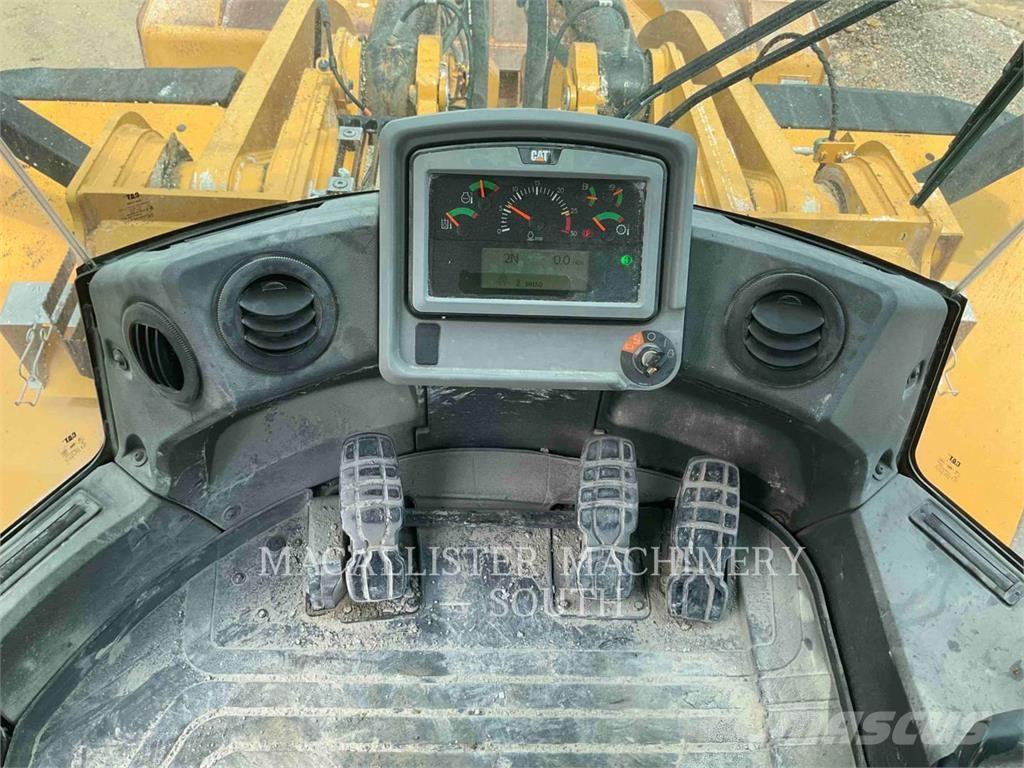 CAT 980M لوادر بعجل