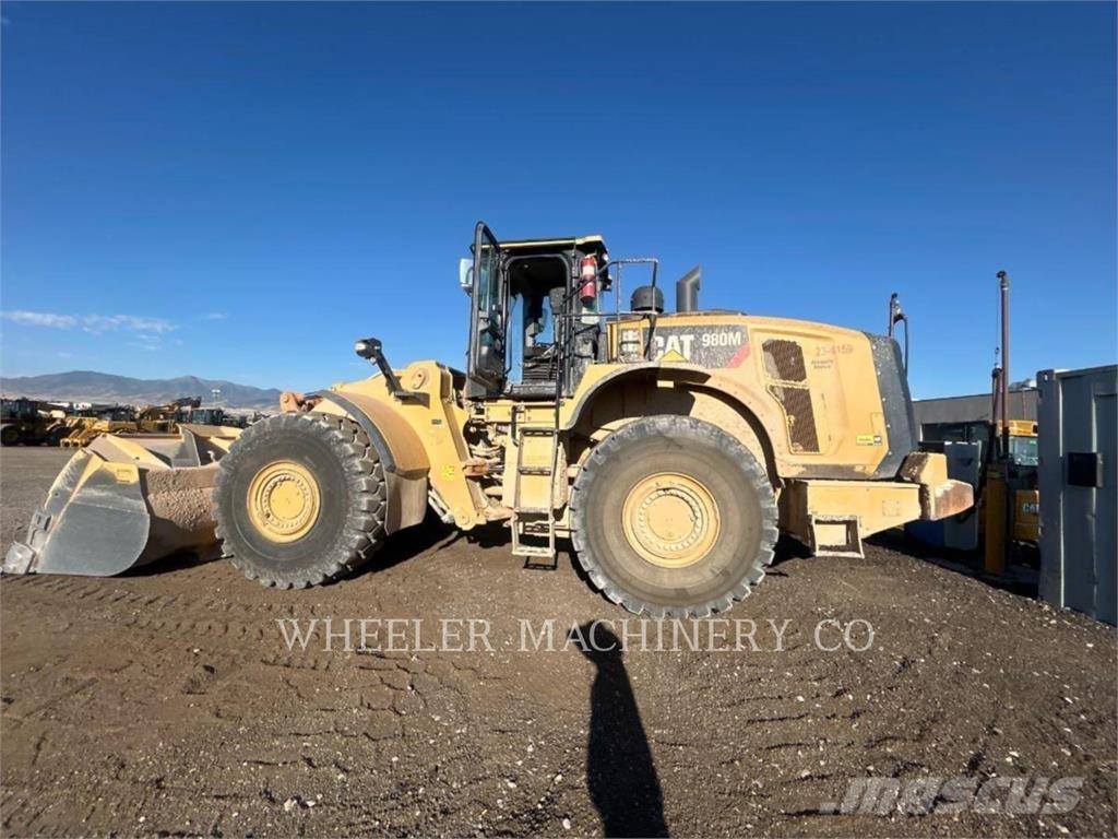 CAT 980M لوادر بعجل
