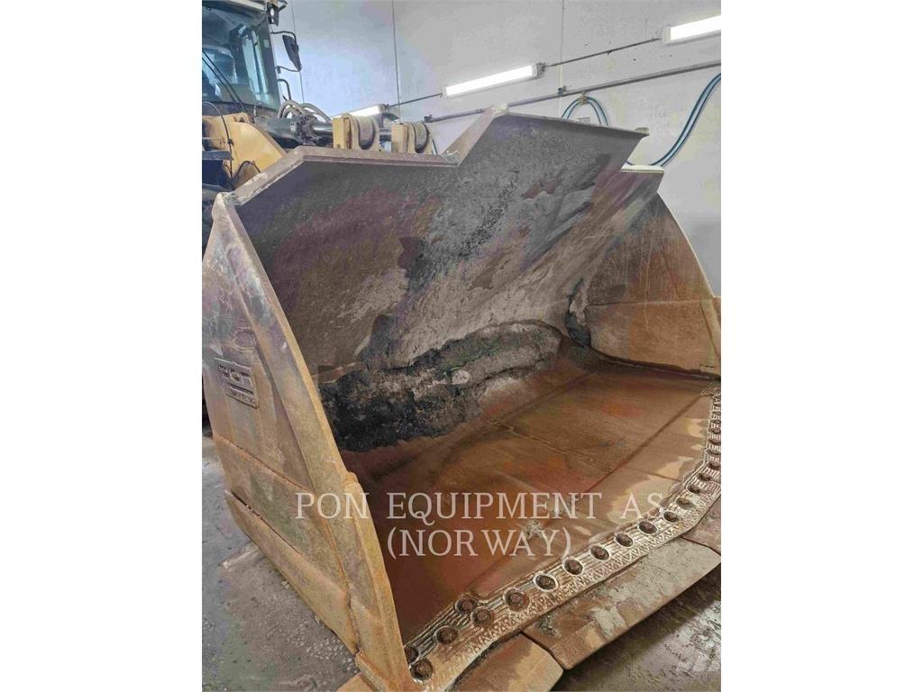 CAT 980M لوادر بعجل