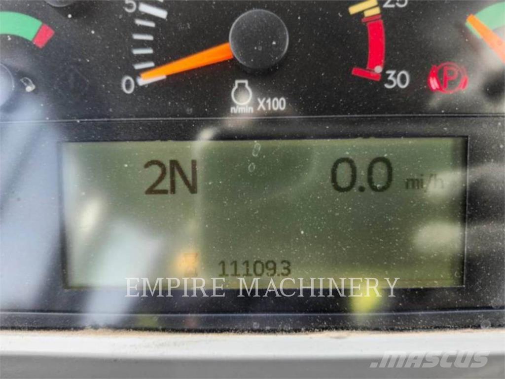 CAT 980M لوادر بعجل