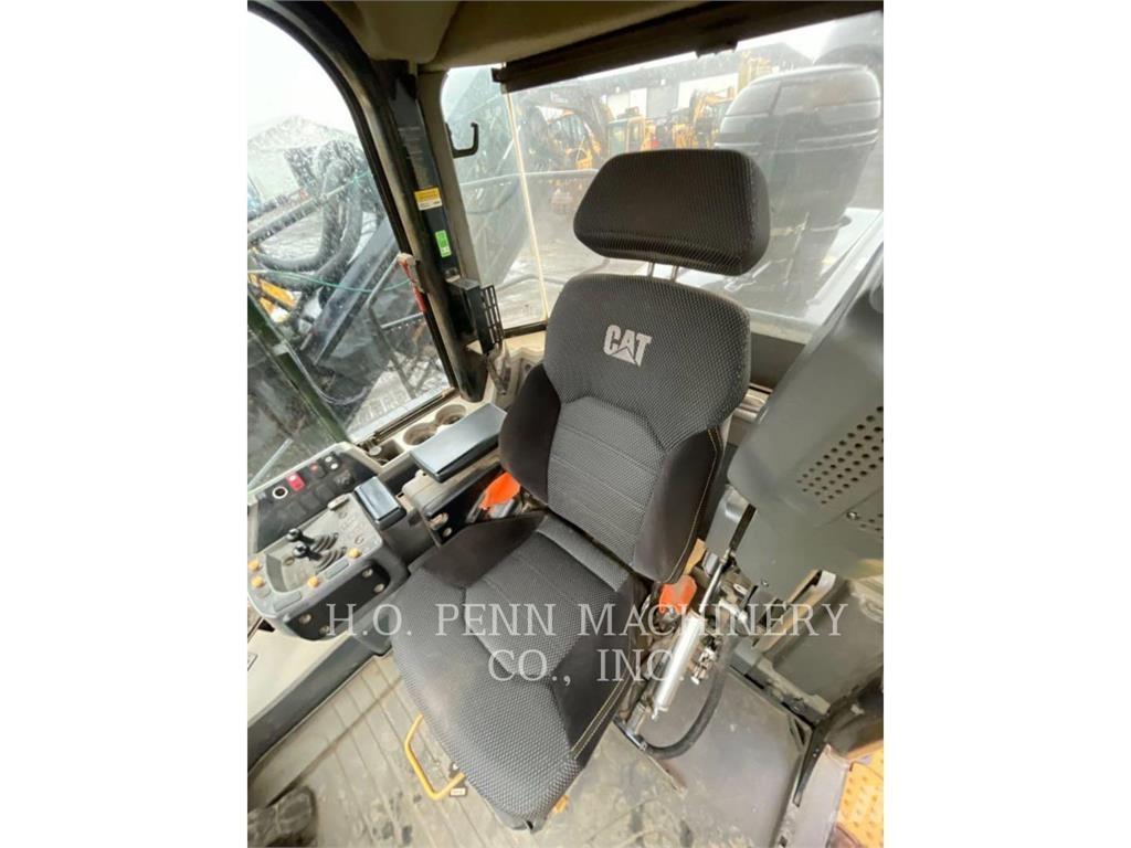 CAT 980M لوادر بعجل