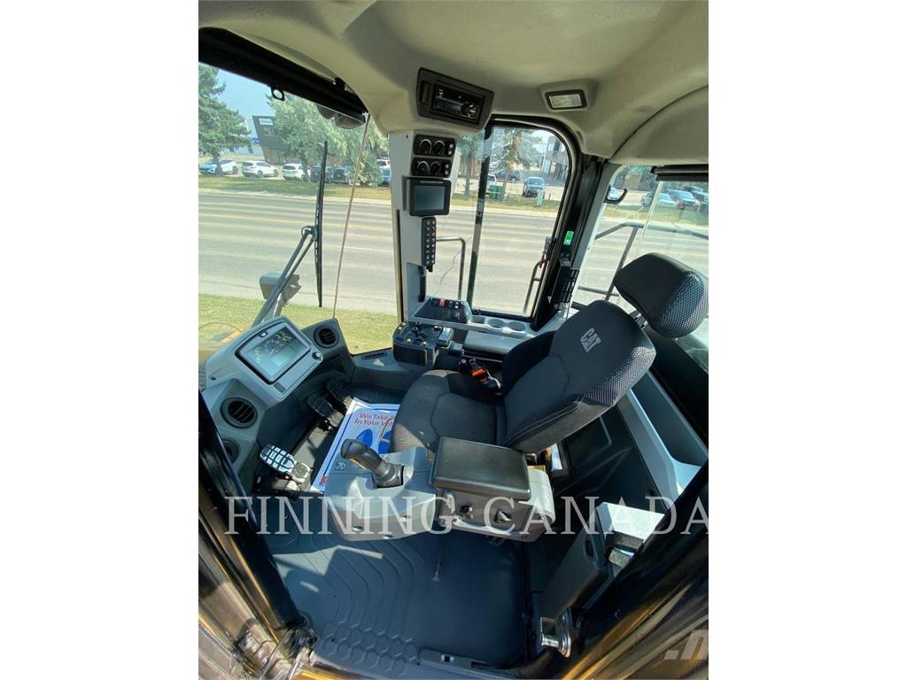 CAT 980M لوادر بعجل