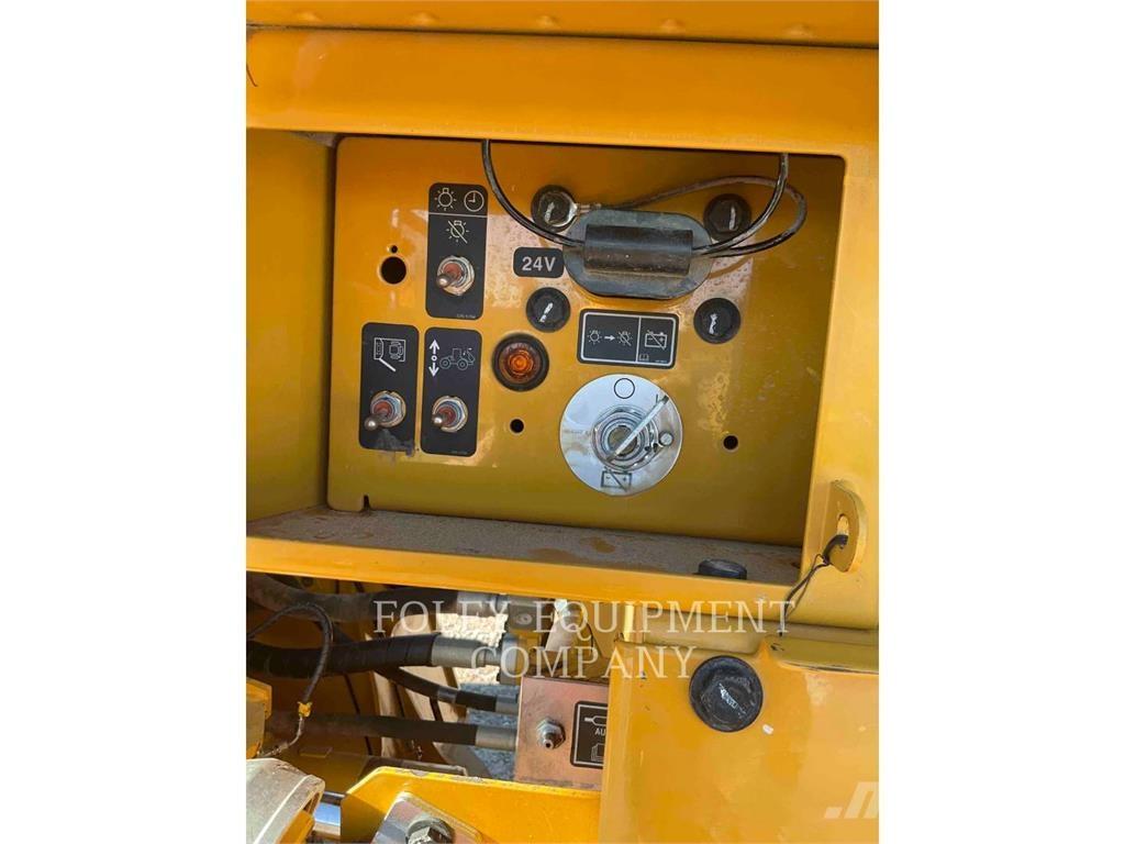 CAT 98214 لوادر بعجل