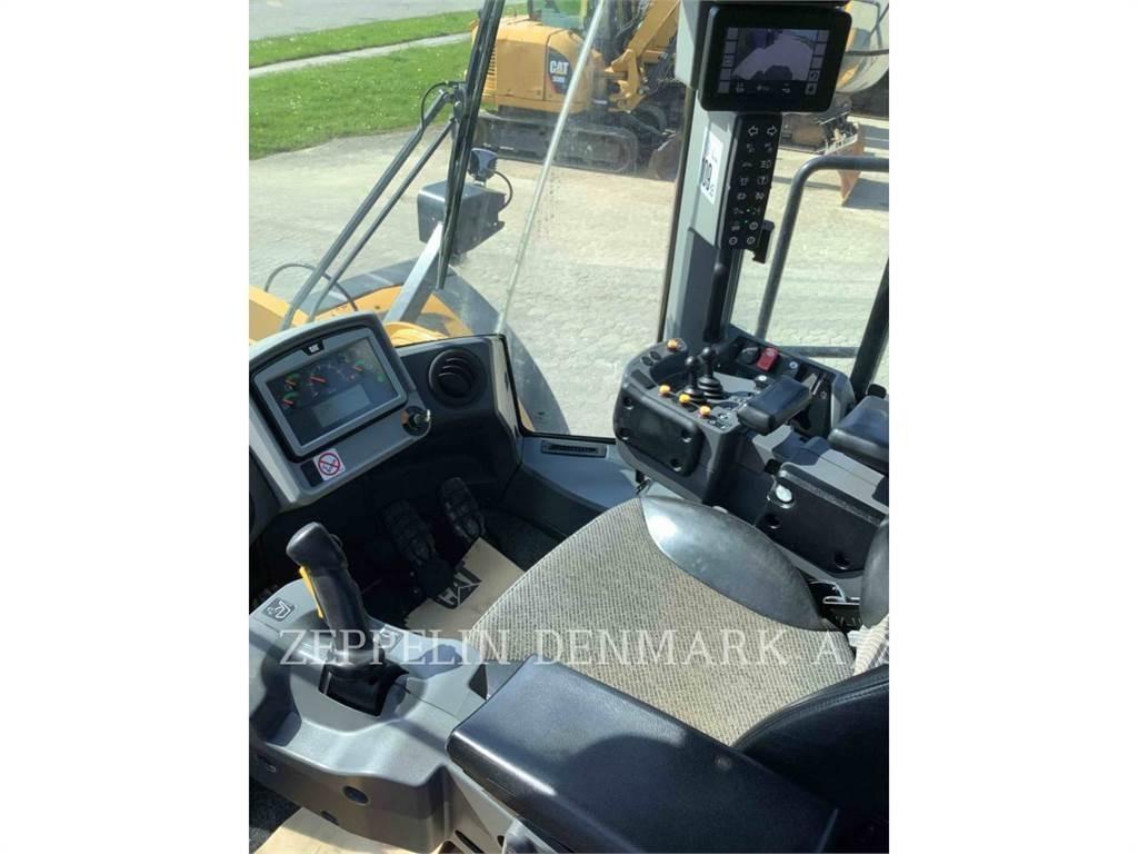 CAT 982M لوادر بعجل