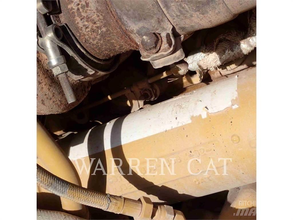 CAT 982M لوادر بعجل