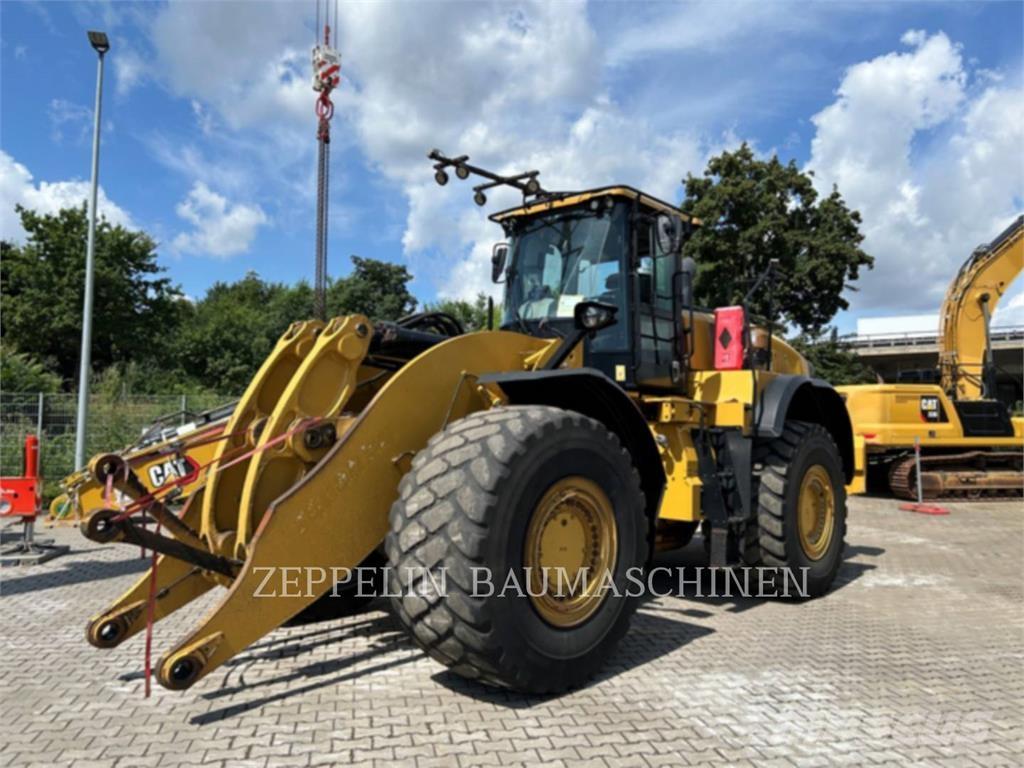 CAT 982M لوادر بعجل