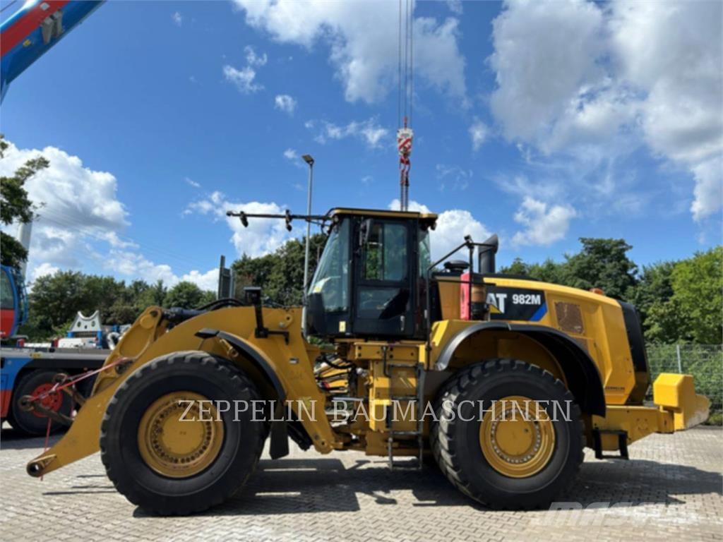 CAT 982M لوادر بعجل