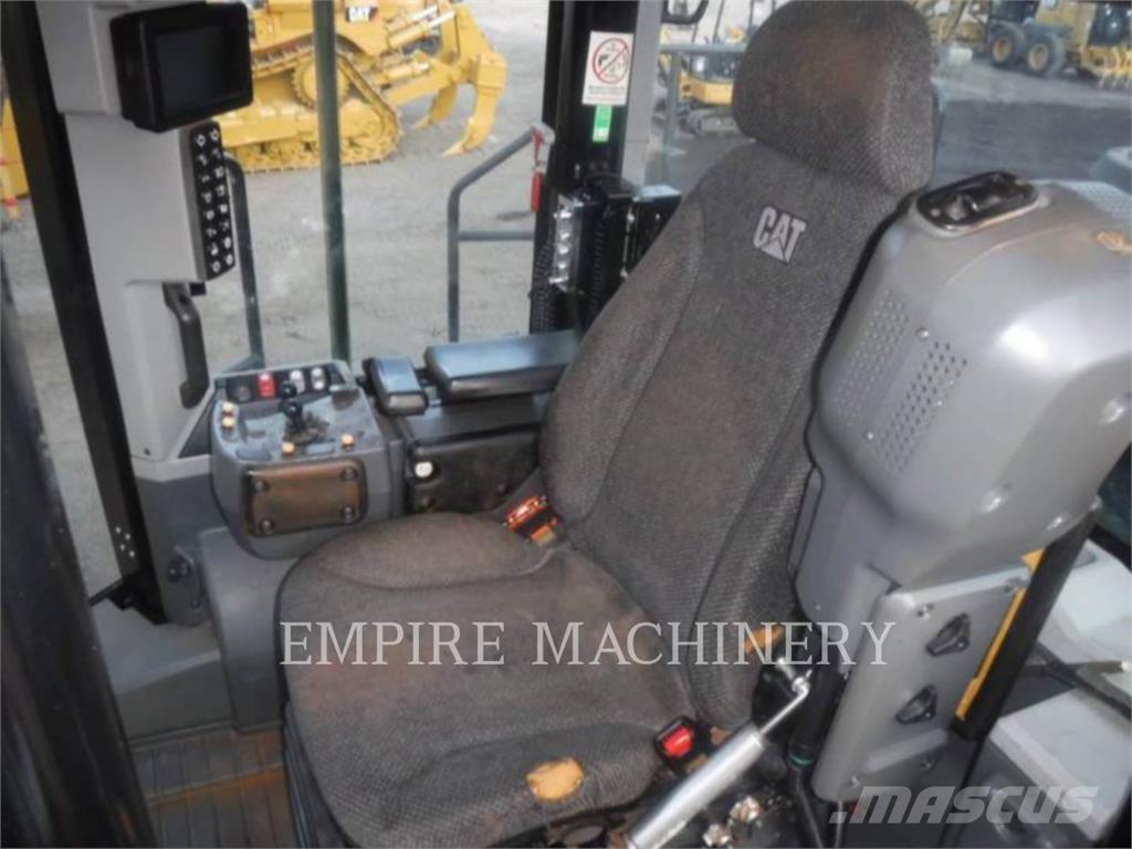 CAT 982M لوادر بعجل