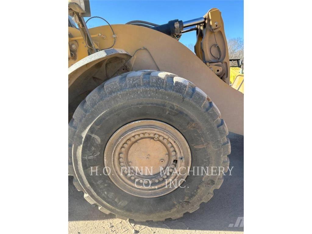 CAT 982M لوادر بعجل